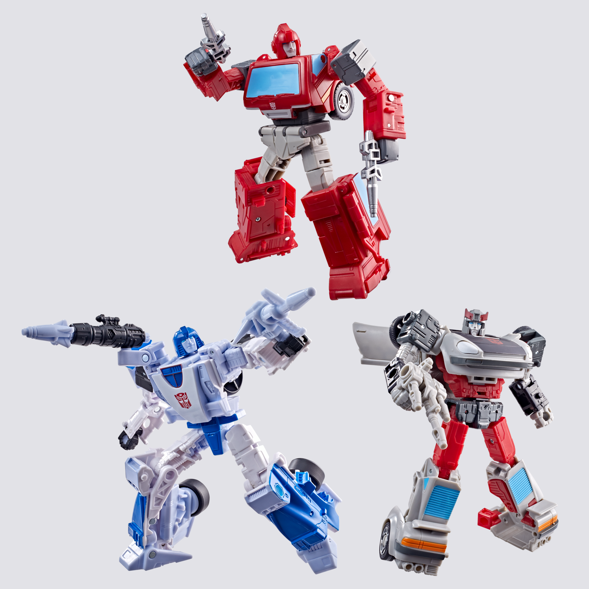 选择 Ironhide、Mirage 和 Bluestreak 汽车人 3 件装可能的首发外观