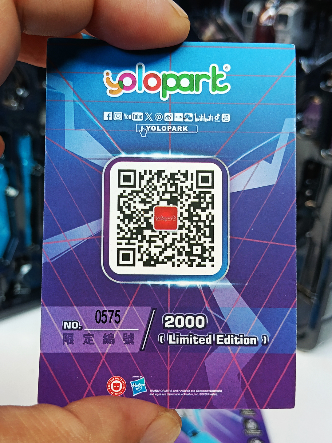 Yolopark AMK 变形金刚 G1 雷霆和闹翻天手中图片